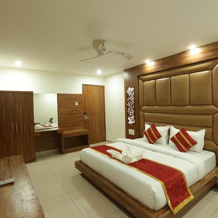 Hotel Katra Grand Luaran gambar
