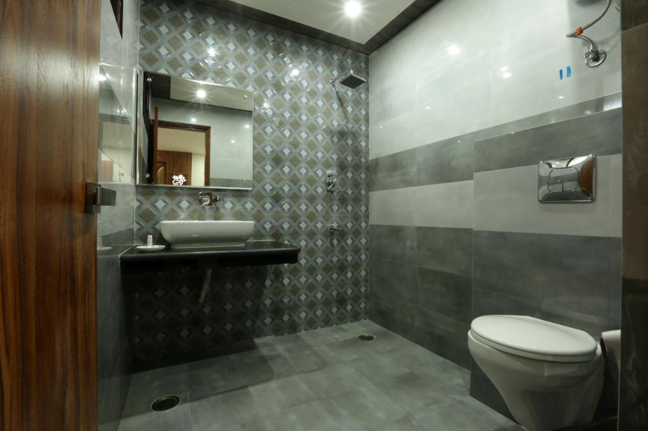 Hotel Katra Grand Luaran gambar