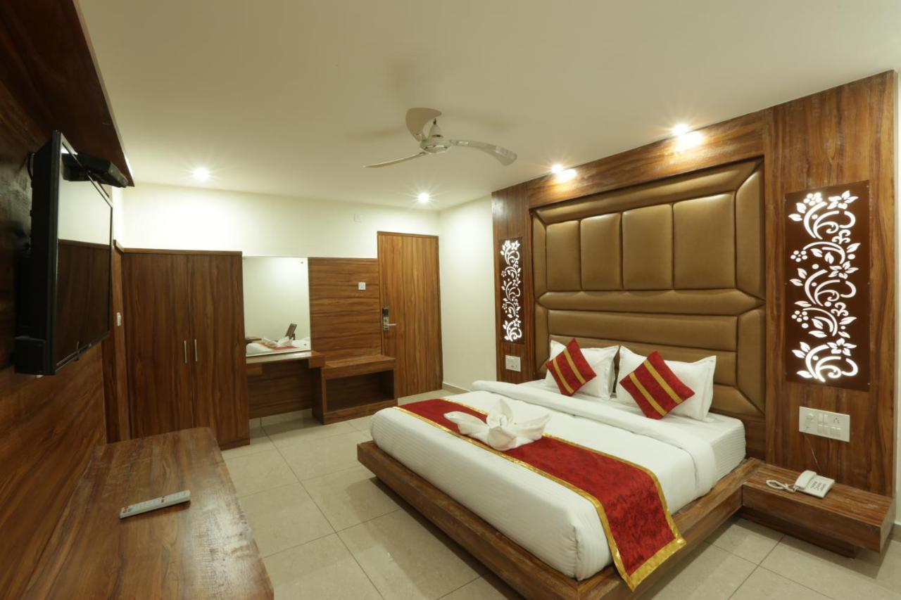 Hotel Katra Grand Luaran gambar
