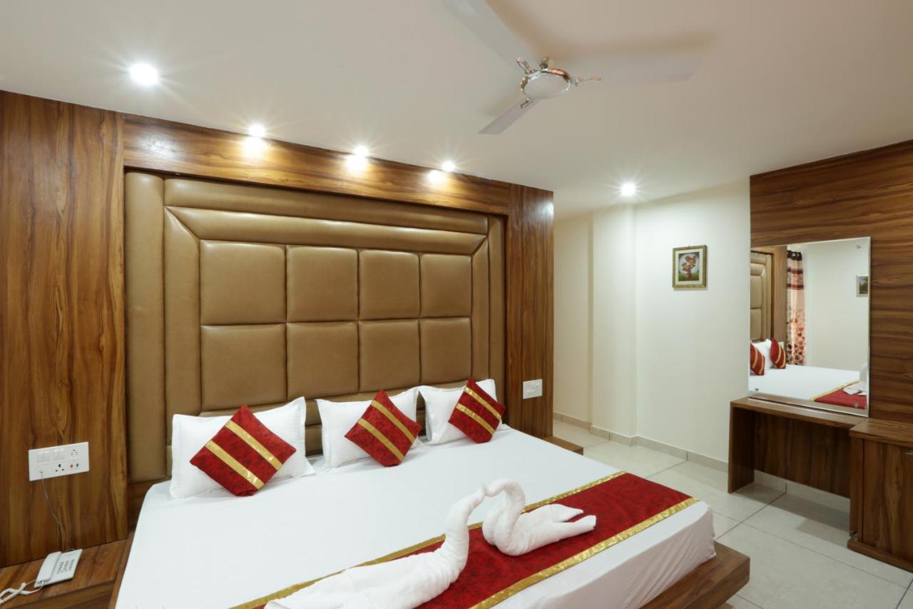 Hotel Katra Grand Luaran gambar