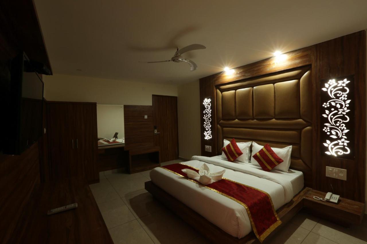 Hotel Katra Grand Luaran gambar