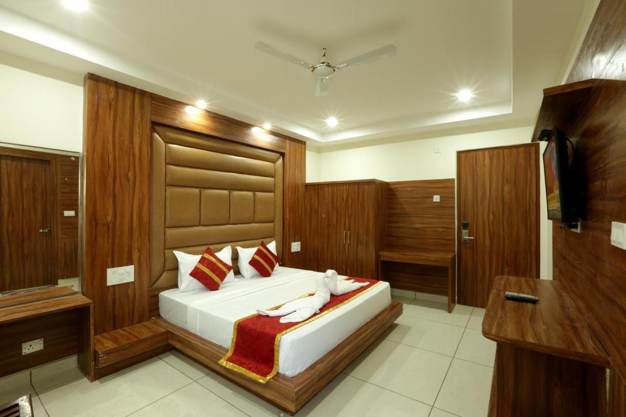 Hotel Katra Grand Luaran gambar