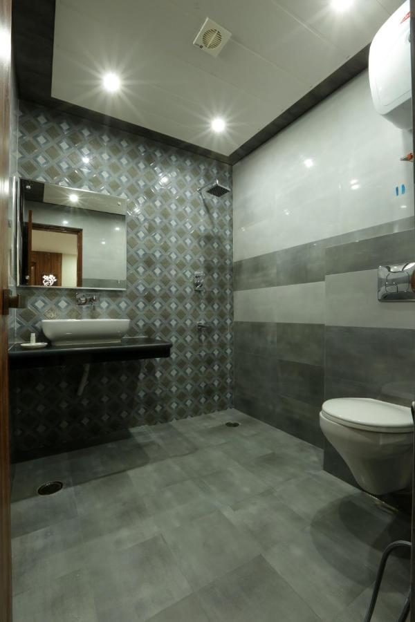 Hotel Katra Grand Luaran gambar
