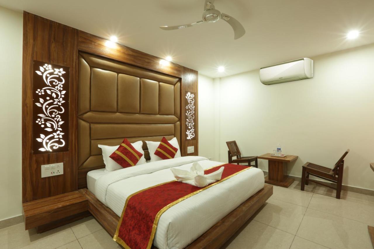 Hotel Katra Grand Luaran gambar