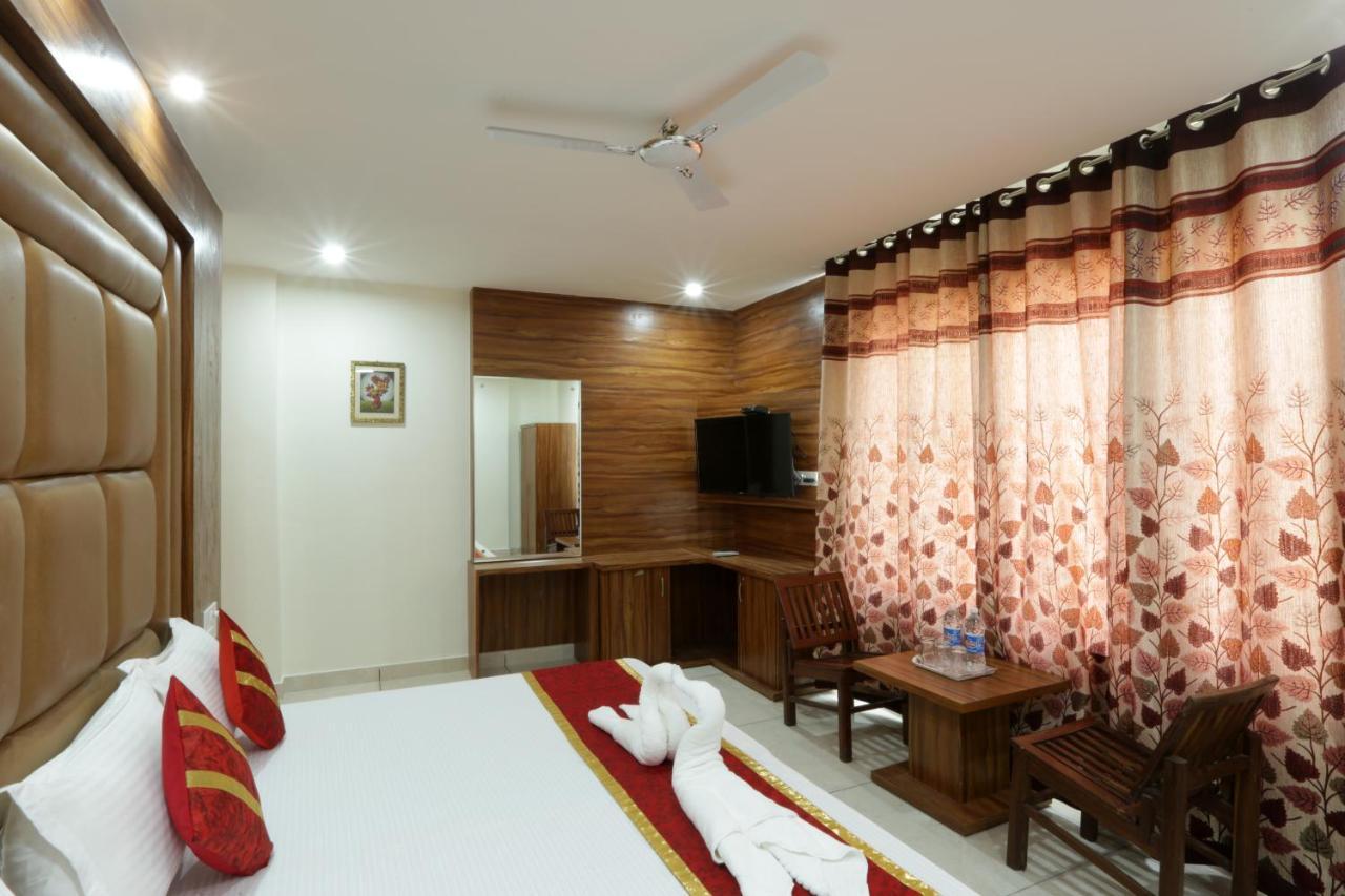 Hotel Katra Grand Luaran gambar