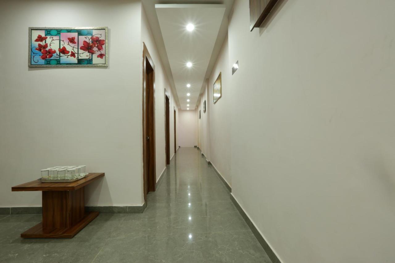 Hotel Katra Grand Luaran gambar