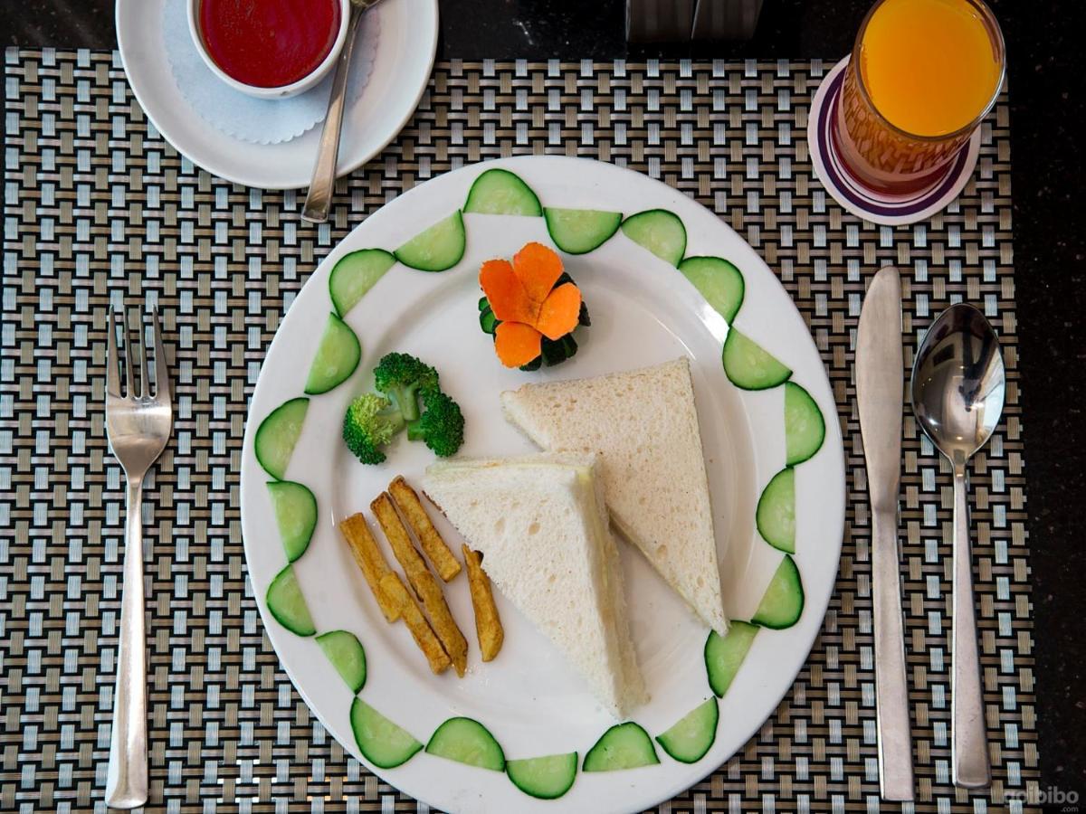 Hotel Katra Grand Luaran gambar