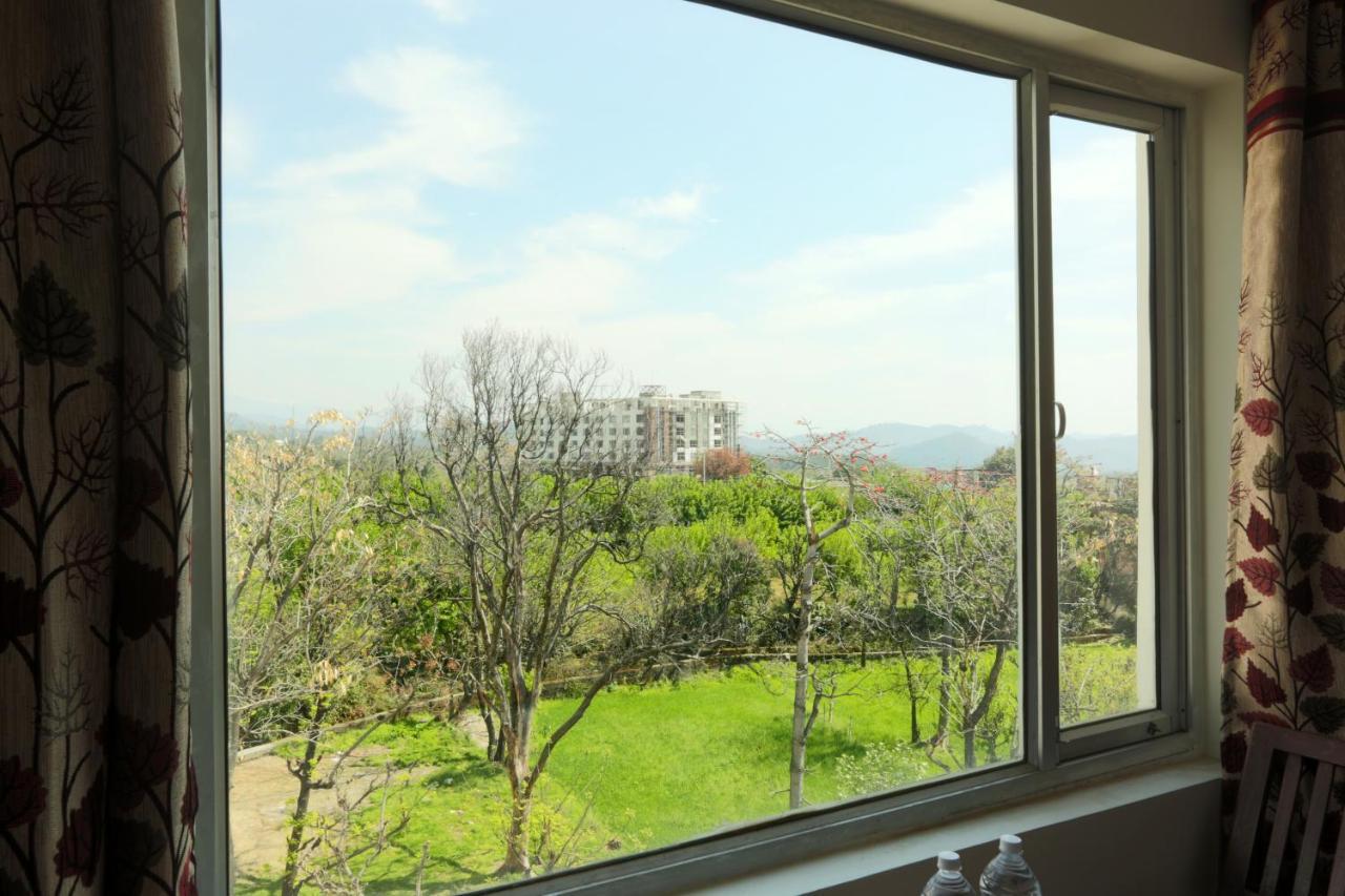 Hotel Katra Grand Luaran gambar