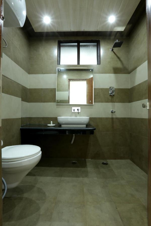 Hotel Katra Grand Luaran gambar
