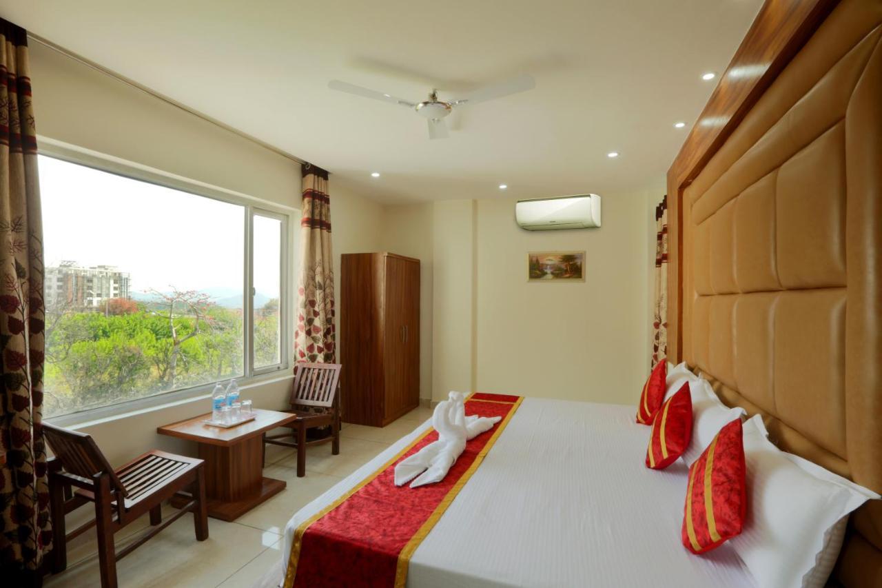 Hotel Katra Grand Luaran gambar