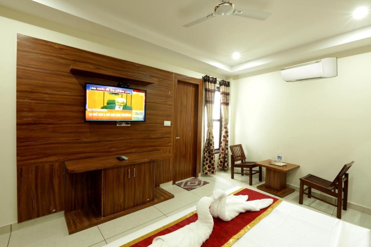 Hotel Katra Grand Luaran gambar